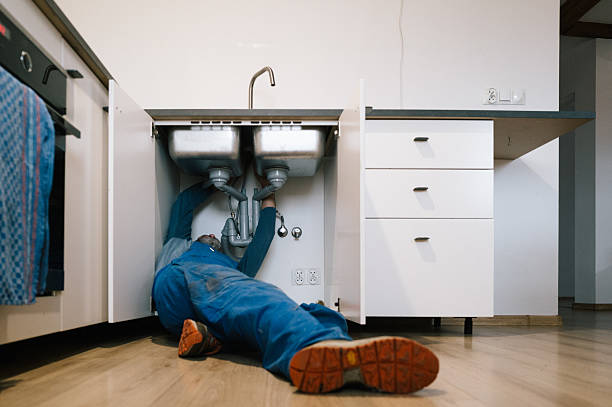 Professional Leak Detection technician working in Dunnellon, FL